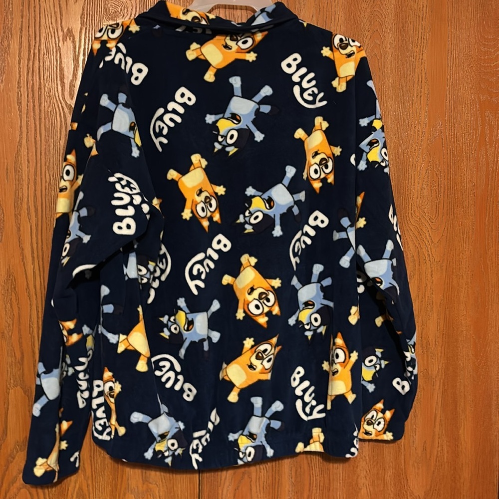 Bluey adult XL fleece NWT